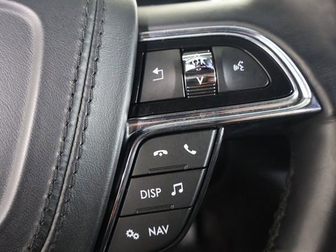 Used 2017 Lincoln Continental Select image 26