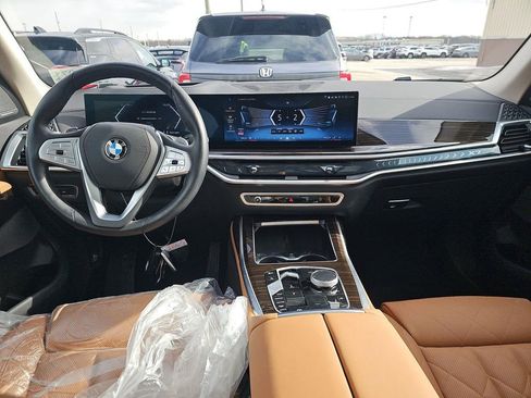 Used 2025 BMW X7 xDrive40i image 16
