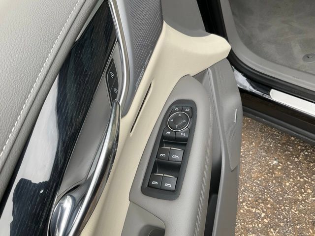 Used 2024 Cadillac XT6 Premium Luxury w/ Technology Package FWD image 8