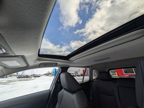 Used 2025 Toyota Corolla Cross XLE image 22