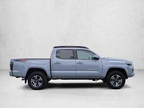 Used 2019 Toyota Tacoma TRD Sport AWD/4WD image 4