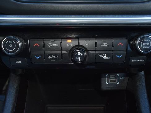 Used 2023 Jeep Compass Limited image 29