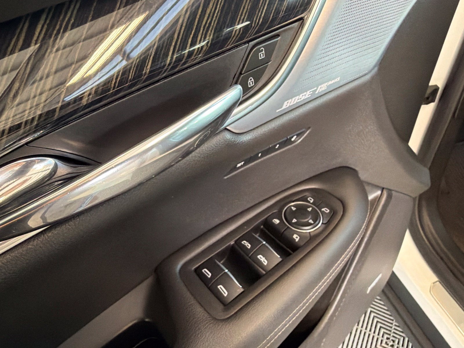 Used 2020 Cadillac XT6 Premium Luxury AWD/4WD image 19