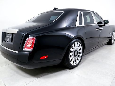 Used 2020 Rolls-Royce Phantom Sedan RWD image 2