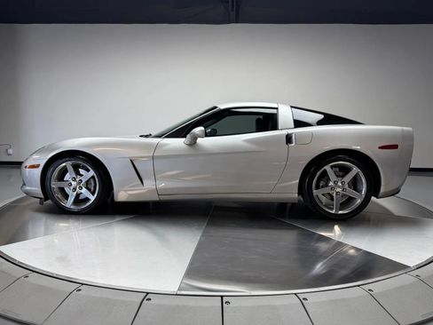 Used 2005 Chevrolet Corvette Coupe w/ Preferred Equipment Group RWD image 4