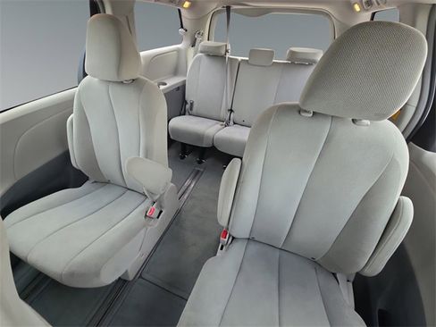 Used 2011 Toyota Sienna image 17