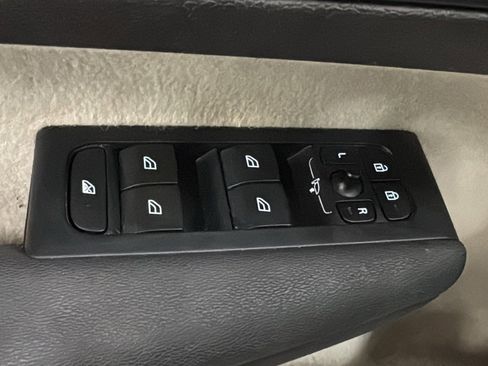 Certified 2023 Volvo XC40 B5 Plus w/ Climate Package image 23