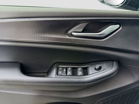 New 2025 Jeep Grand Cherokee L Altitude image 17