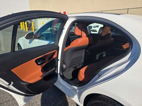 Used 2025 Mercedes-Benz C 300 4MATIC Sedan image 17