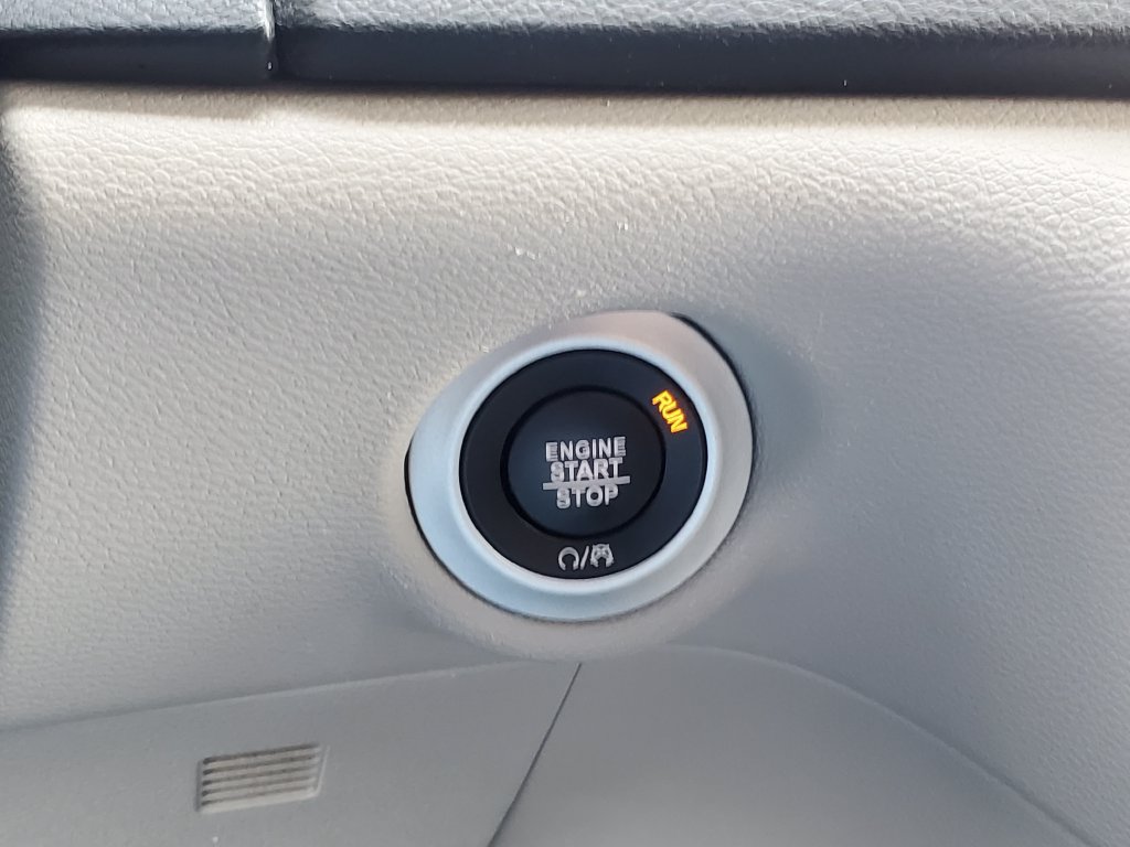 Used 2024 Chrysler Pacifica Touring-L FWD image 13