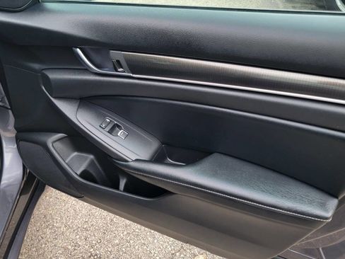 Used 2018 Honda Accord Sport image 21