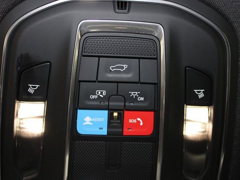 Used 2025 Jeep Wagoneer L Series II w/ 8-pass Seating Package image 58