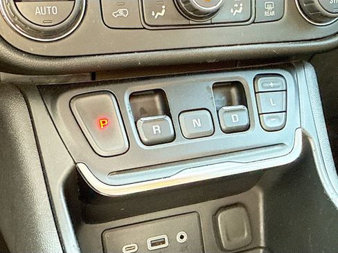 Used 2020 GMC Terrain SLE w/ Driver Convenience Package FWD image 26