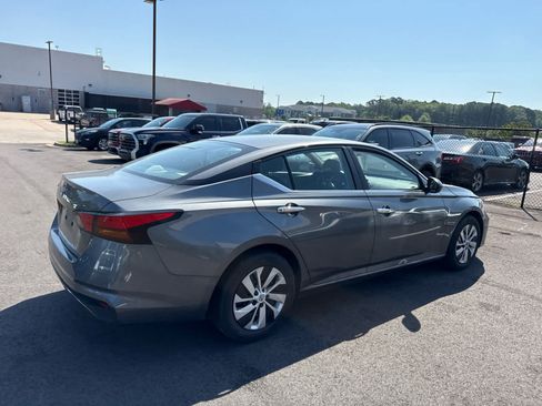 Used 2024 Nissan Altima 2.5 S FWD image 2