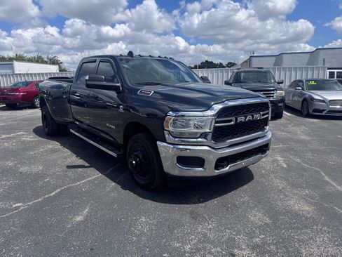 Used 2019 RAM 3500 Tradesman image 3