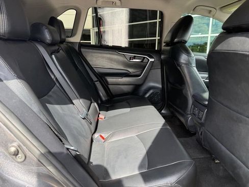 Used 2021 Toyota RAV4 XLE AWD/4WD image 12