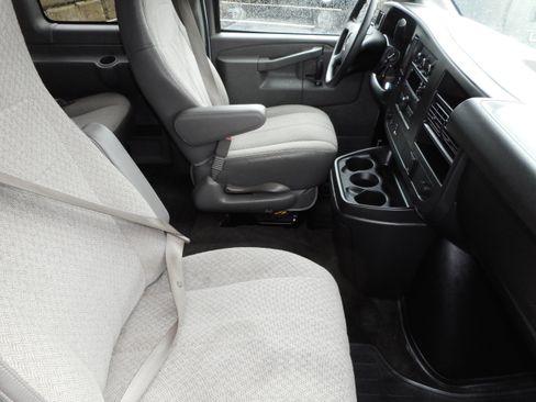 Used 2017 Chevrolet Express 3500 LT w/ LT Preferred Equipment Group image 28