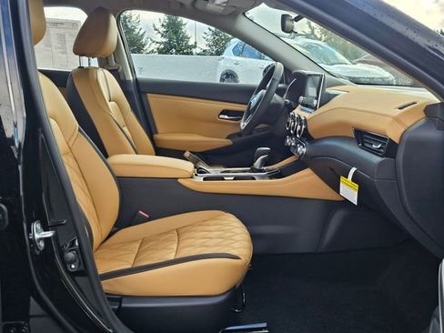 Used 2025 Nissan Sentra SV w/ SV Premium Package image 11