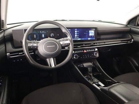 Used 2025 Hyundai Tucson SEL FWD image 2