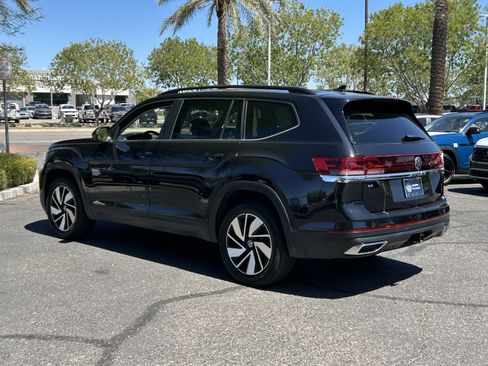 Certified 2025 Volkswagen Atlas SE FWD image 4