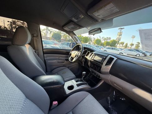 Used 2015 Toyota Tacoma PreRunner w/ SR5 Package image 21