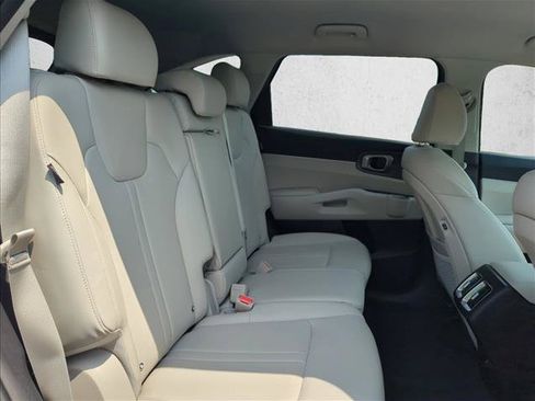 Used 2025 Kia Sorento S FWD image 27