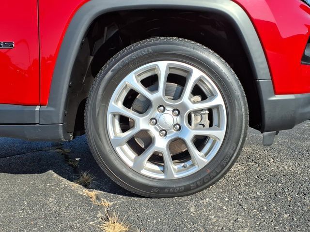 Used 2024 Jeep Compass Latitude AWD/4WD image 9
