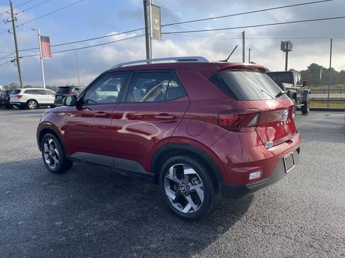Used 2024 Hyundai Venue Limited image 5