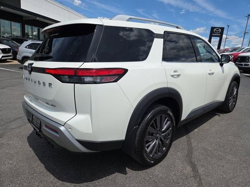Used 2023 Nissan Pathfinder SL AWD/4WD image 5