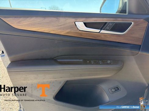 Used 2025 Volkswagen Atlas SE w/ Panoramic Sunroof Package image 16