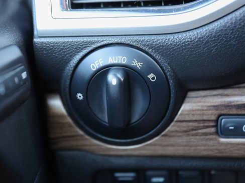 Used 2017 Nissan Titan SL image 37