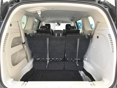 Used 2024 Chrysler Pacifica Touring-L FWD image 32