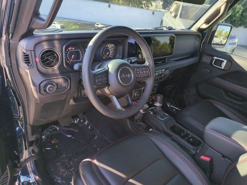 Used 2025 Jeep Wrangler Unlimited Rubicon AWD/4WD image 10