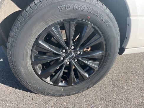 Used 2016 Lincoln Navigator L Select image 8