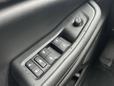 Used 2023 Jeep Grand Cherokee Laredo image 21