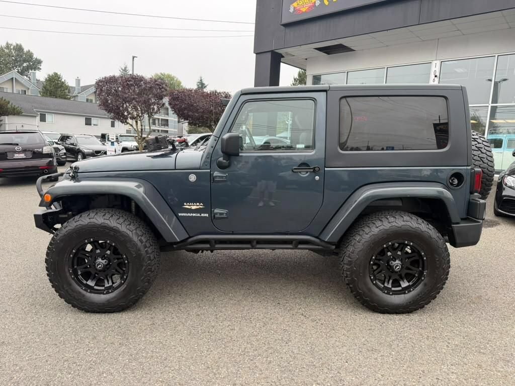Used 2007 Jeep Wrangler Sahara w/ Dual Top Group AWD/4WD image 2