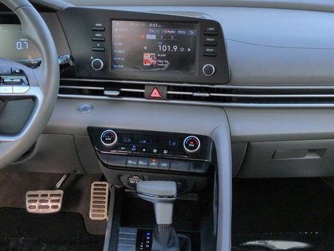 Used 2025 Hyundai Elantra Sport FWD image 16