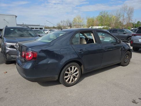 Used 2010 Volkswagen Jetta Limited Edition FWD image 5