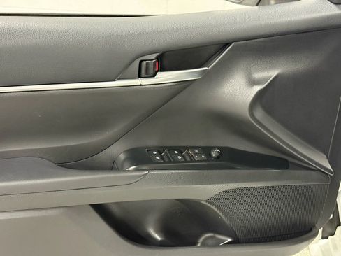 Used 2019 Toyota Camry SE w/ Carpet Mat Package image 12