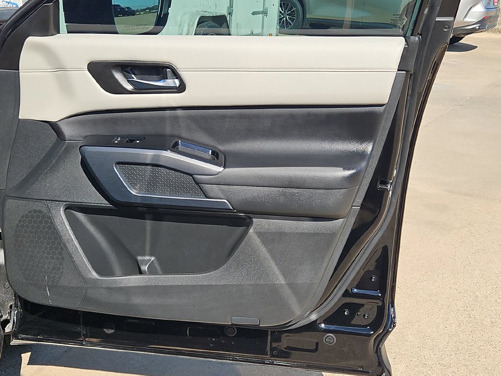 Used 2025 Nissan Pathfinder SL w/ SL Premium Package FWD image 31