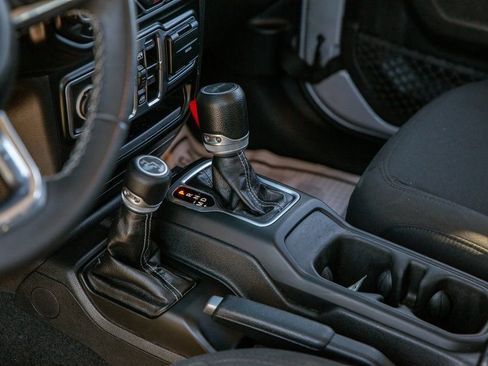 Used 2023 Jeep Gladiator Overland image 14