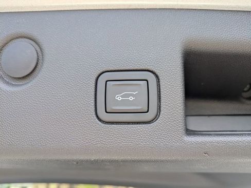 Used 2022 Chevrolet Equinox LT FWD image 17