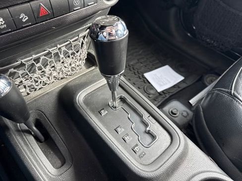 Used 2016 Jeep Wrangler Unlimited Sahara image 29