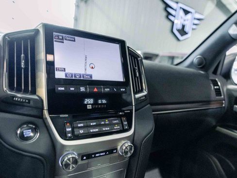 Used 2018 Toyota Land Cruiser image 23