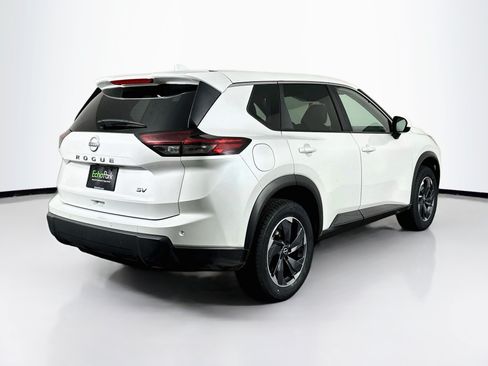 Used 2024 Nissan Rogue SV FWD image 9
