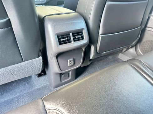 Used 2024 GMC Terrain SLT image 24