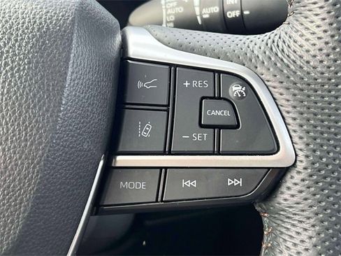 Used 2025 Toyota Sienna Platinum image 28