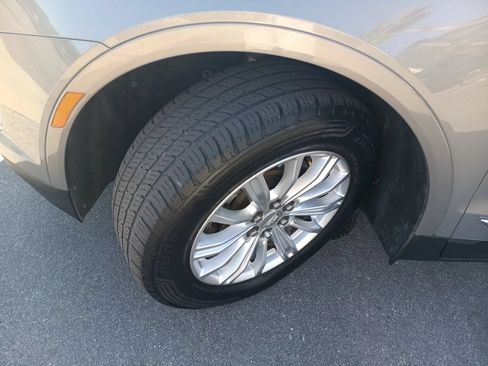 Used 2018 Cadillac XT5 FWD image 25