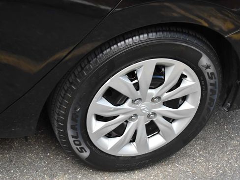 Used 2020 Hyundai Accent SE FWD image 32