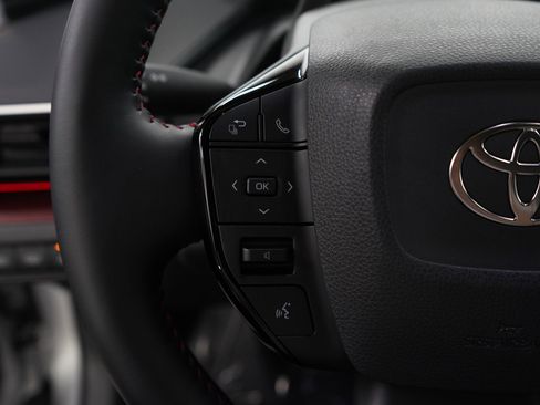 Used 2025 Toyota Prius Plug-In Hybrid image 19